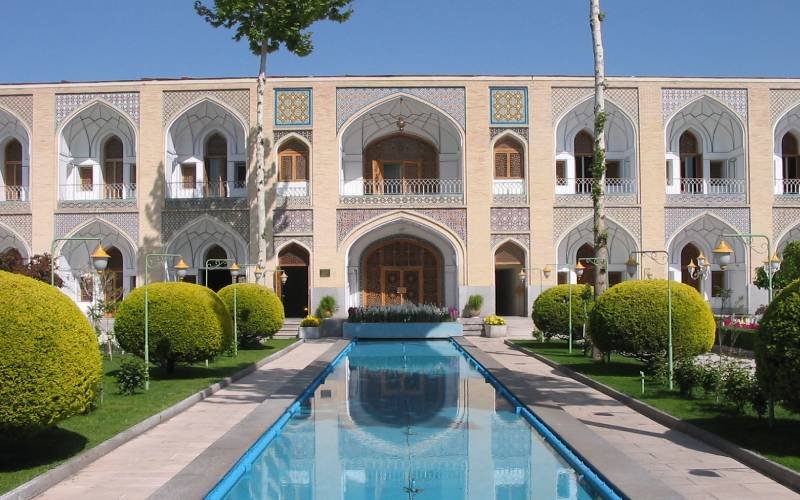 کافه و رستوران هتل عباسی اصفهان؛ تجربه غذاهای سنتی در فضایی تاریخی و مجلل