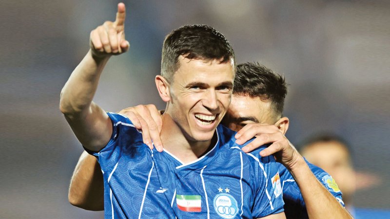 عصبانیت شدید پرسپولیسی ها از حرکت جنجالی بازیکن استقلال + عکس 