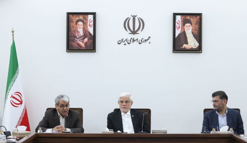 عارف: دولت حق ندارد خلاف منویات مردم کاری کند