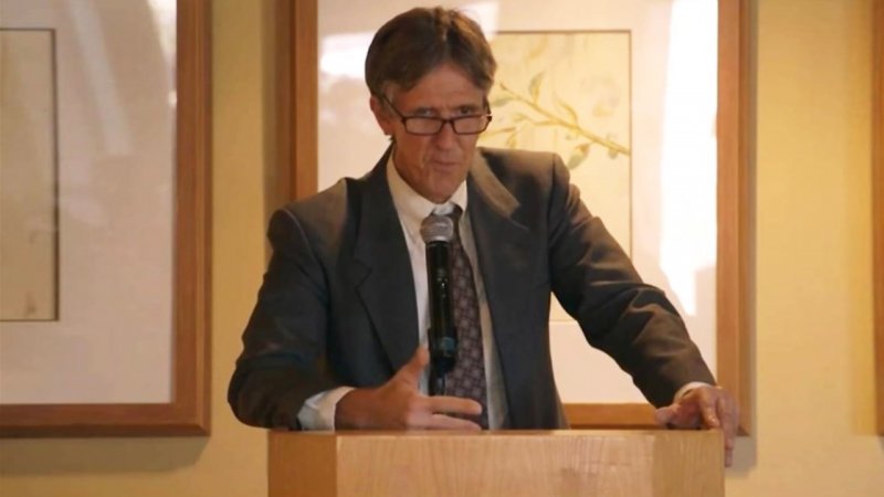 مایکل جونز: رواج بی حجابی در ایران، نقشه سازمان سیا است