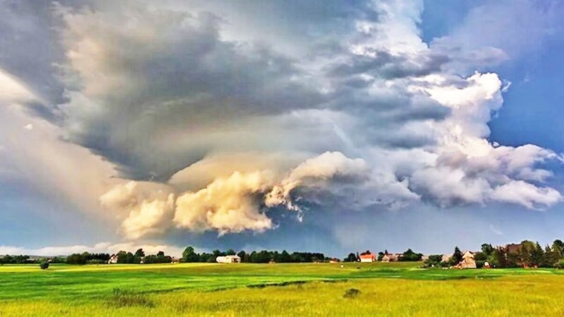 یک پدیده خاص هواشناسی در ایران / یک سقف نامرئی مانع ایجاد ابر می‌شود + عکس