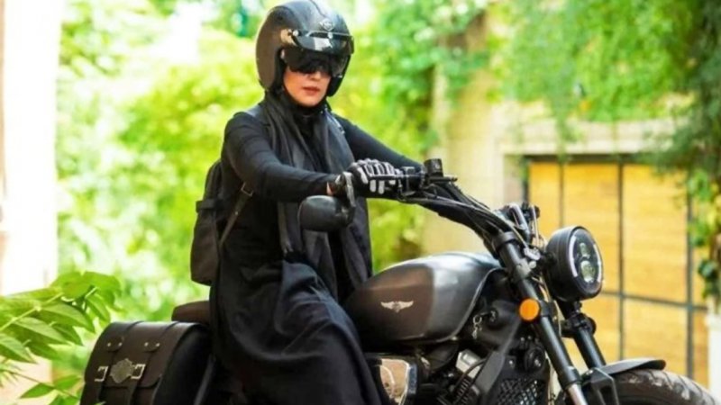 چراغ سبز روشن شد/ موتورسواری زنان منع شرعی ندارد