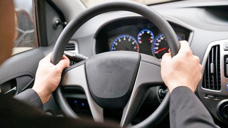 زمان مناسب تعویض روغن هیدرولیک خودرو‌ / این ۷ هشدار را به خاطر بسپارید