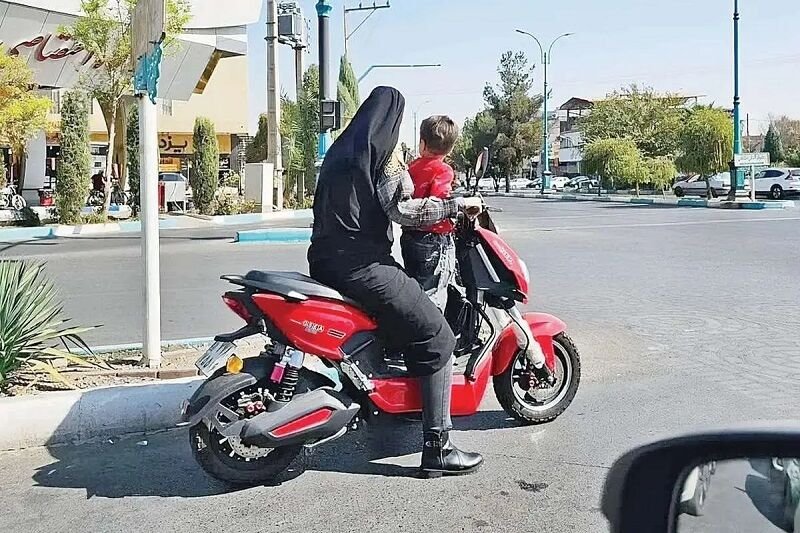 موتورسواری زنان پشت سد قانون یا فرهنگ دستوری؟
