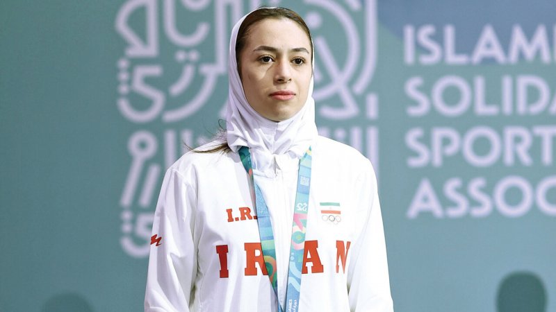 مدال خودم است، دوست داشتم به رهبر انقلاب تقدیم کنم/حرف فحاش ها و منافقین برایم مهم نیست