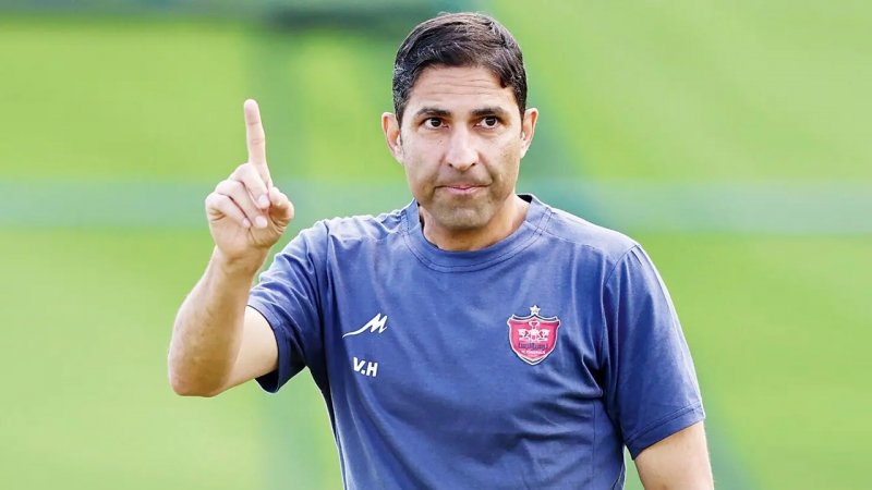 وحید هاشمیان در ادایی‌ترین کافه تهران!+ عکس