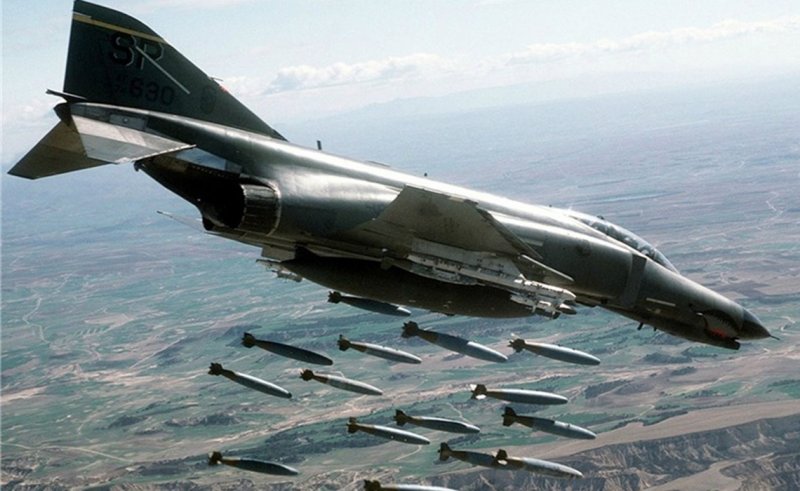 حمله هوایی به این کشور آغاز شد؛ حداقل ۱۰ نفر کشته شدند