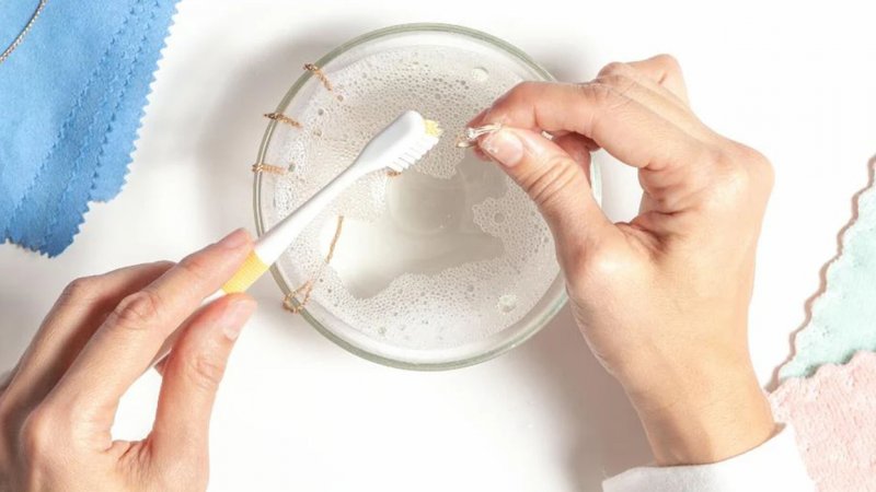 نگهداری از طلا؛ راز حفظ درخشش و خاطره‌ای ماندگار در هر قطعه