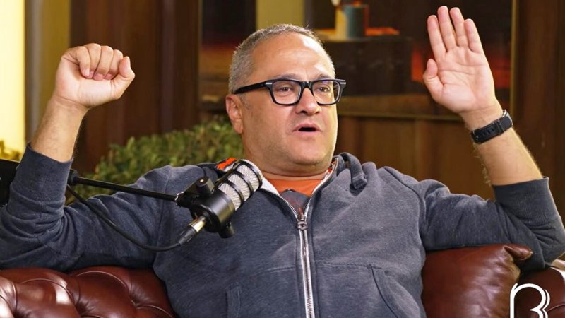 رامبد جوان: من حتی یک خودکار ایرانی هم ندارم/ همسرم نگار ممنوع‌الخروج شد...