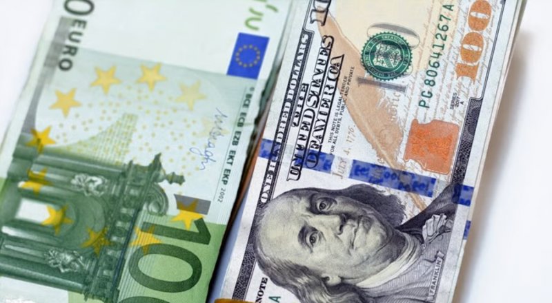 نرخ ارز در بازارهای مختلف 8 آذرماه/ دلار و یورو چند؟
