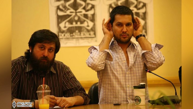 پریدن حامد بهداد روی میز در نشست خبری+ عکس