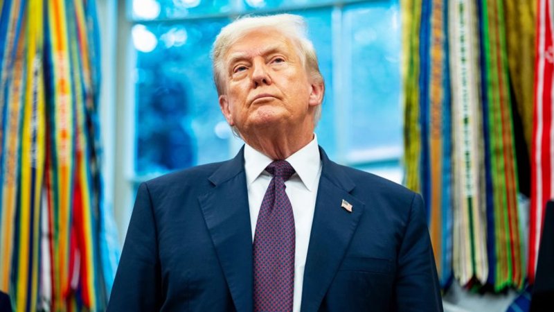 توهین ترامپ به ایلهان عمر: او آشغال است / سومالی بوی بد می‌دهد، آن‌ها از جهنم می‌آیند