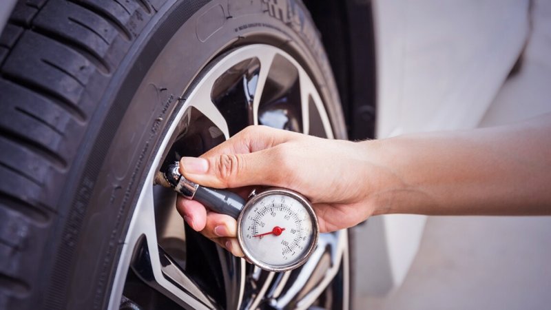 میزان باد لاستیک انواع خودرو؛ جدول تنظیم باد/ علامت لاستیک کم باد و پرباد خودرو چیست ؟
