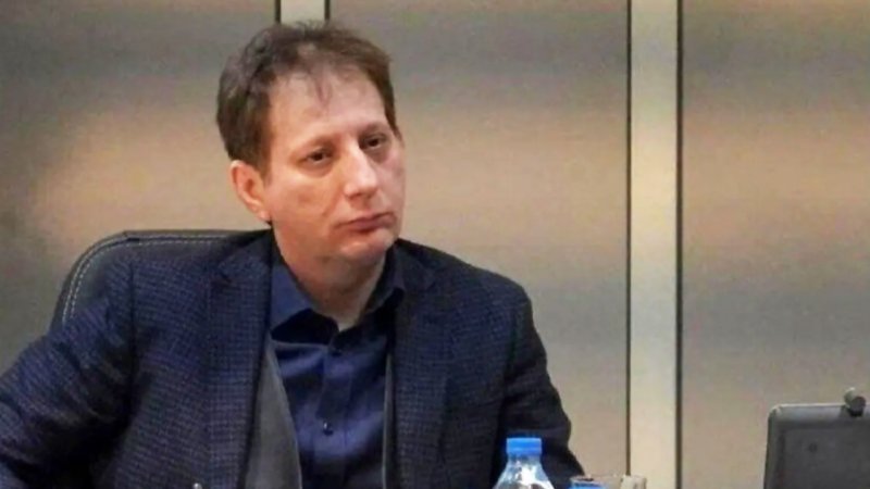 بابک زنجانی چطور برای ماشین ۱۵۰ میلیارد تومانی‌اش پلاک گرفته است؟+ عکس