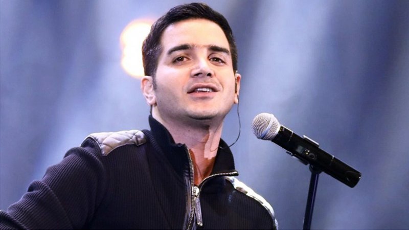 واکنش محسن یگانه به نشان دادن پرچم بحرین در کنسرتش+ فیلم