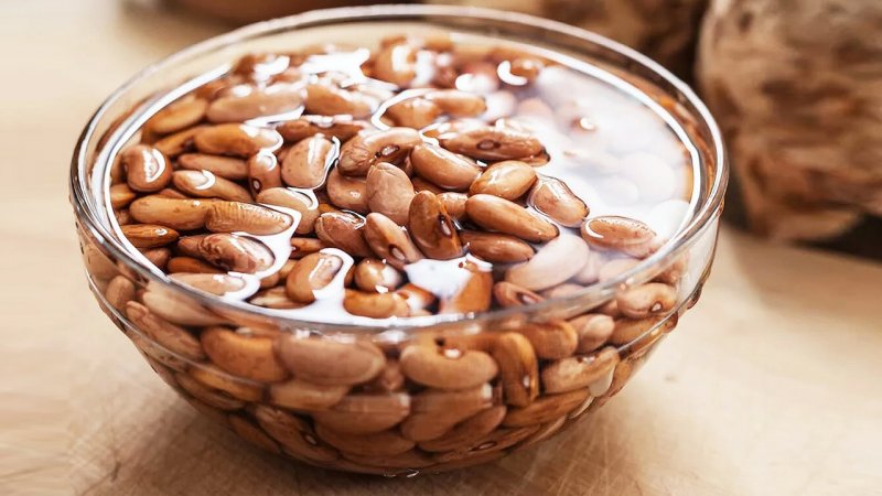 روش صحیح خیساندن حبوبات؛ نخود و لوبیا را در آب سرد بگذاریم یا گرم ؟