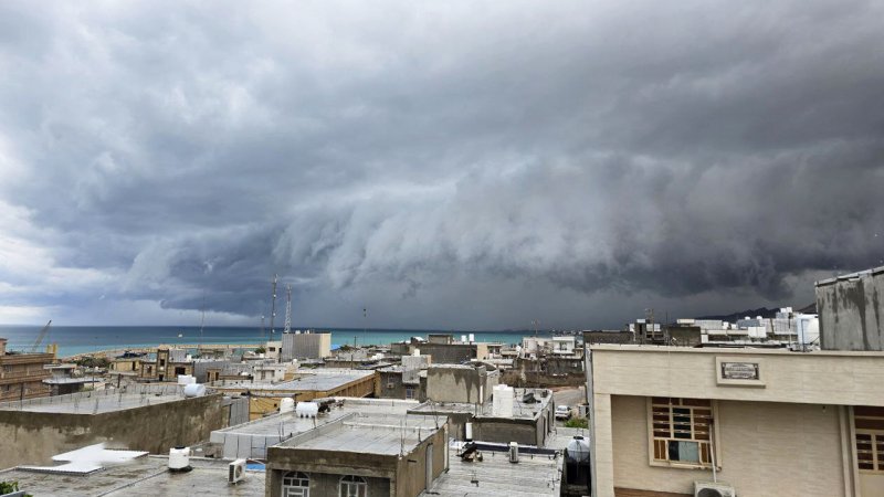 ماجرای ابرهای ترسناک و مرموز جنوب/ طوفان تندری شدید در راه است؟