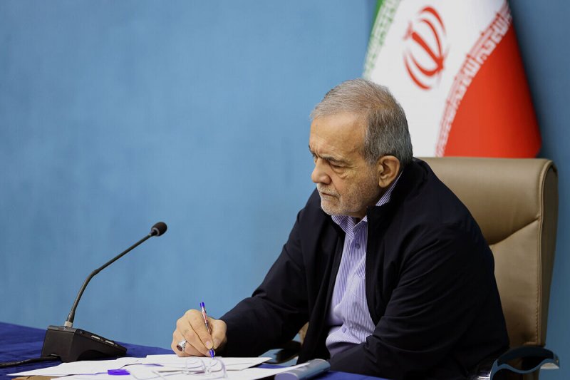 معاون رئیس‌جمهور و رئیس جدید بنیاد شهید معرفی شد