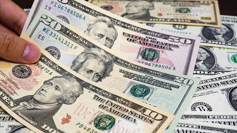 نرخ ارز 30 آذرماه / دلار در مرکز مبادله هزار تا 2 هزار تومان گران شد