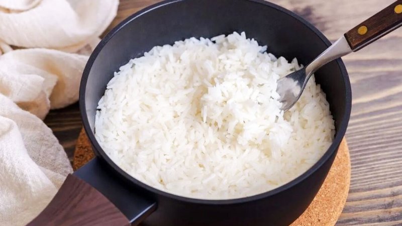 نیم‌دانه‌ای که با گرانی برنج قد کشید/ برنج نیم‌دانه سر از سفره مردم درآورد