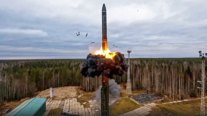 پوتین تهدیدش را عملی کرد/موشک هسته ای روسیه آماده شلیک شد