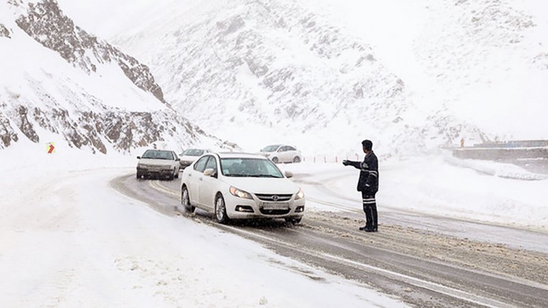 بارش برف و باران در جاده‌های ۱۲ استان کشور/ حتما بخوانید