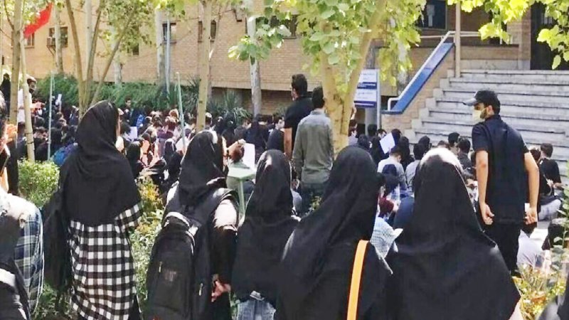 فوری / آخرین اخبار از سرنوشت دانشجویان دستگیر شده در اعتراضات دیروز