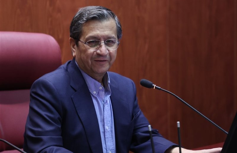 همتی: به مردم قول می‌دهم بازار ارز به ثبات برسد