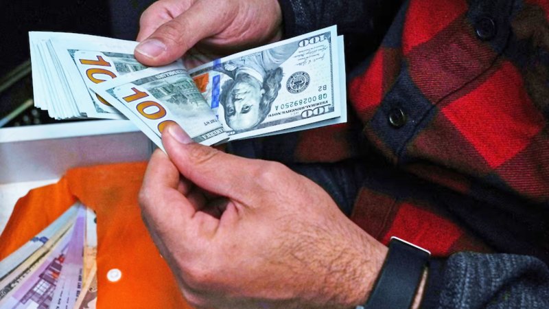 قیمت دلار، یورو و سایر ارزها امروز ۱۵ دی/ سقف قیمتی دلار دوباره شکسته شد