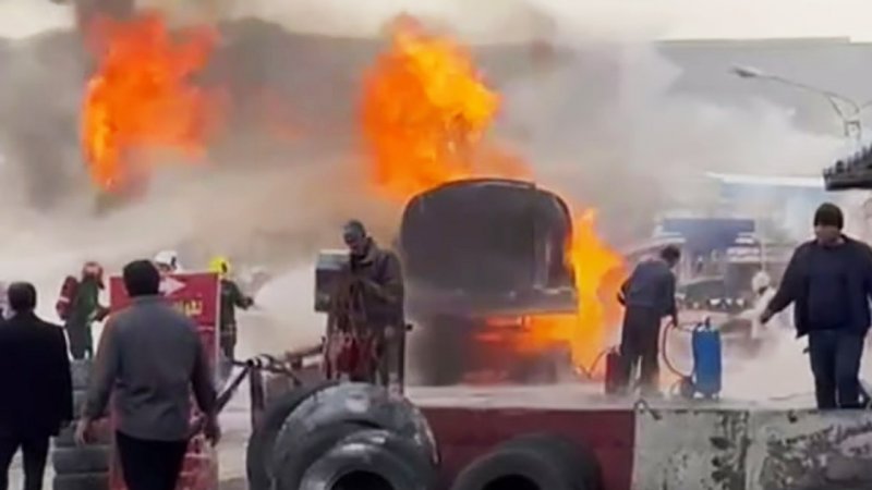 یک پمپ بنزین در تهران آتش گرفت؛ علت اعلام شد