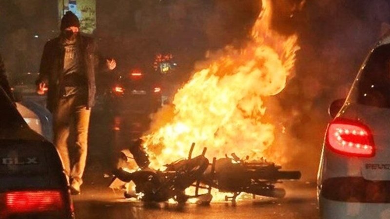 امضاءکنندکان یک کارزار: خسارت‌ وارده به اموال عمومی را از سلبیریتی‌ها بگیرید