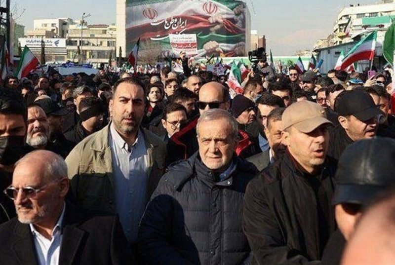 حضور پزشکیان در اجتماع مردمی ضد اغتشاشات