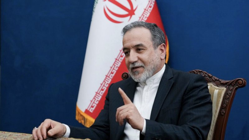 هشدار عراقچی به همتای انگلیسی درباره تخلیه پرسنل سفارت ایران