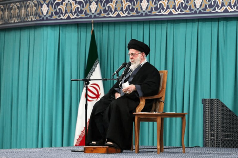 رهبر انقلاب: ما رئیس‌جمهور آمریکا را مجرم می‌دانیم