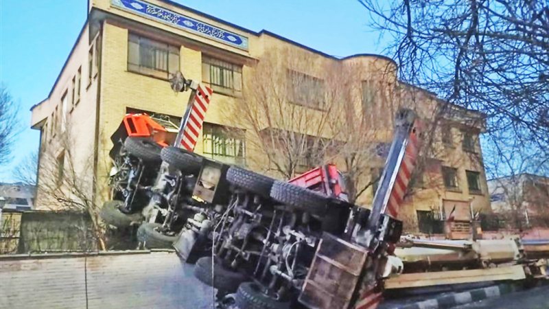 جزئیات واژگونی جرثقیل ۱۱۰ تُنی در تهران