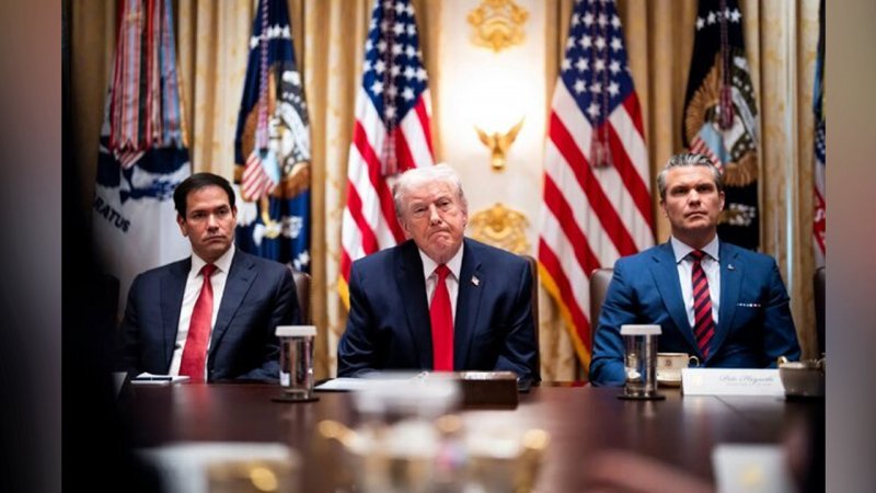 مغز متفکر پشت ترامپ کیست؟ + عکس