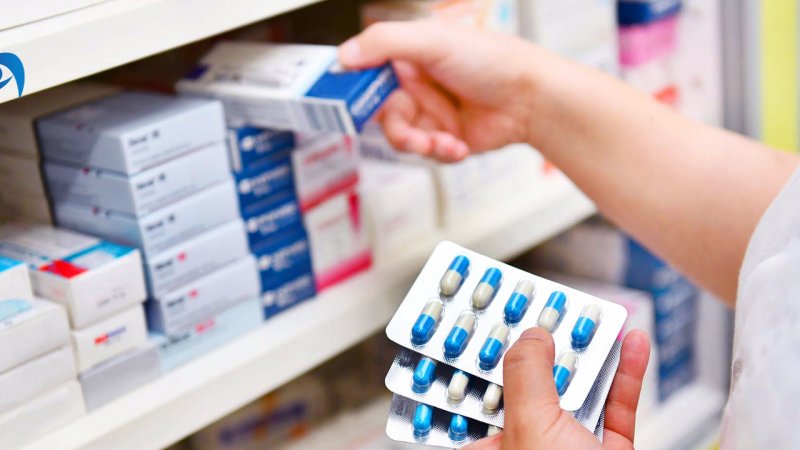 بحران در داروخانه‌ها / قفسه‌های دارو خالی شد