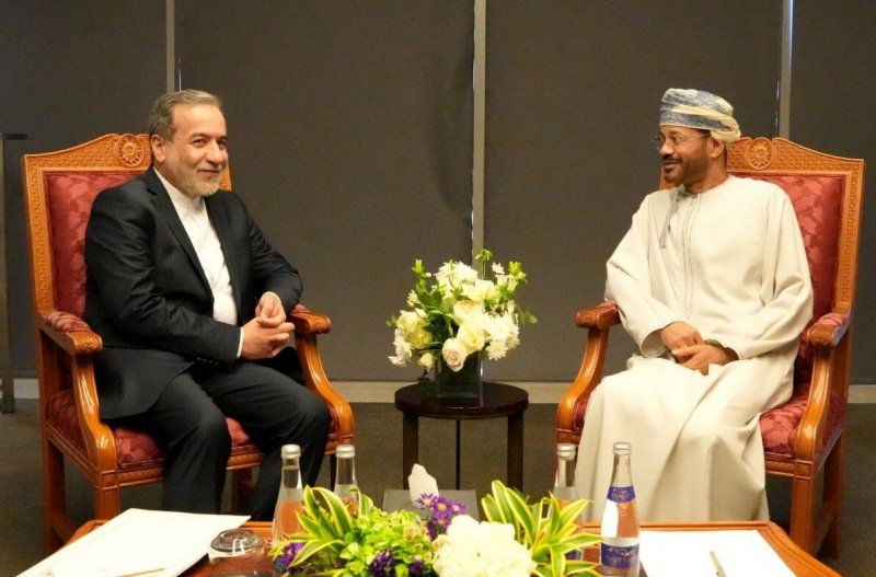 عراقچی با وزیر امور خارجه عمان دیدار کرد