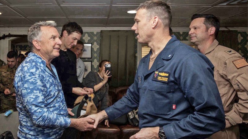 ویتکاف: با خلبانی که پهپاد ایران را سرنگون کرد دیدار کردم، عزم آمریکایی این‌گونه است + تصاویر