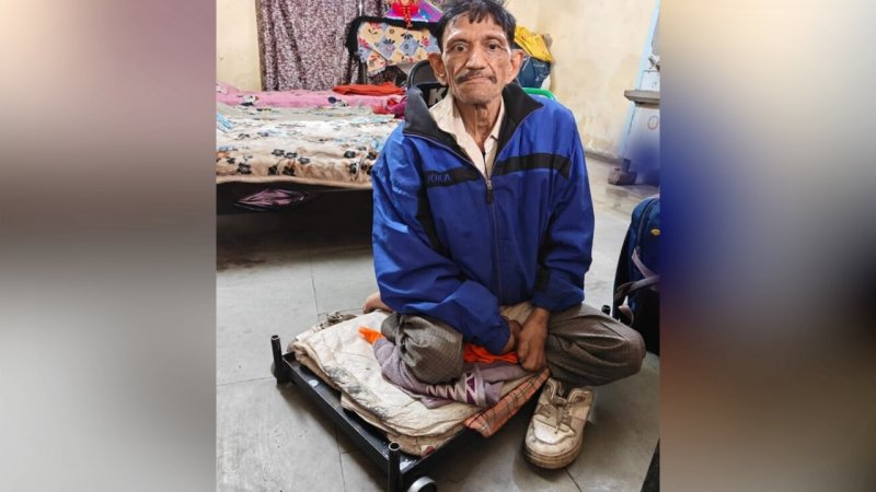 باور می‌کنی این گدا سه خانه و چند خودرو داشته باشد؟+عکس