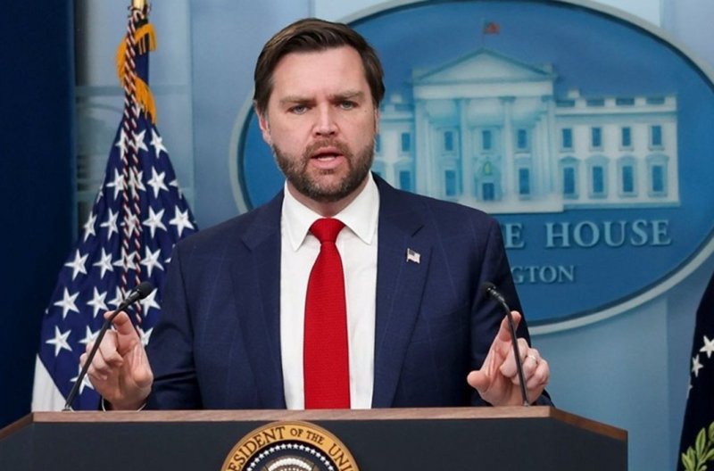 معاون ترامپ: هیچ خط قرمزی در گفتگوها با ایران وجود ندارد