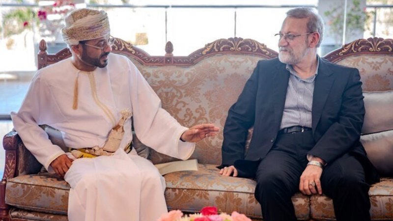 تصویر یک پاکت در دیدار علی لاریجانی با وزیر امور خارجه عمان+ عکس و جزییات