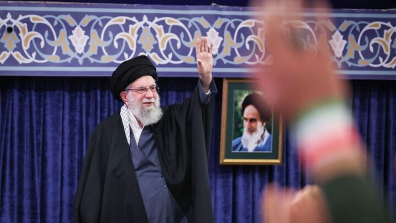 رهبر انقلاب: داغدار خون‌های ریخته شده هستیم / من کشته‌ها و جانباخته‌ها را به 3 دسته تقسیم میکنم...