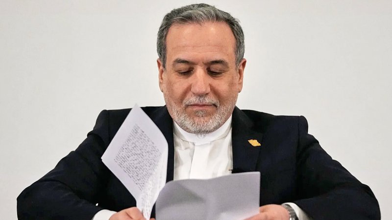 واکنش عراقچی به ادعاهای ترامپ: با مدرک صحبت کنید+ عکس