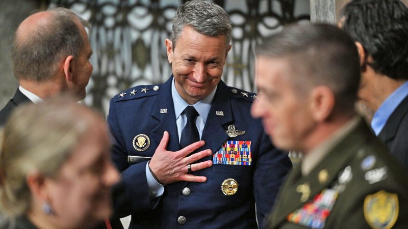 فرمانده حمله احتمالی به ایران مشخص شد/دفاع تمام قد ترامپ از او