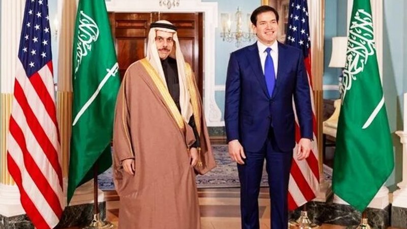 تماس فوری وزیرخاجه آمریکا با همتای سعودی؛ جزئیات دقیق منتشر نشد