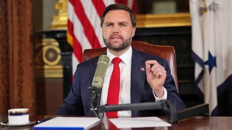 ادعای عجیب معاون ترامپ درمورد ایران و برنامه ساخت سلاح هسته‌ای