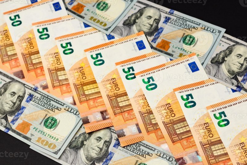 نرخ رسمی انواع ارز در آخرین چهارشنبه سال ۱۴۰۴