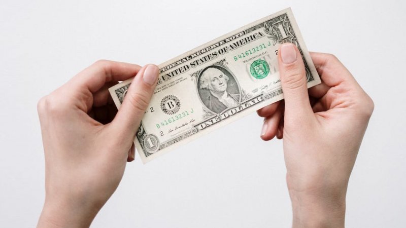 قیمت دلار بازار آزاد امروز پنجشنبه ۶ فروردین ۱۴۰۵/ دلار چند قیمت خورد؟ + جدول