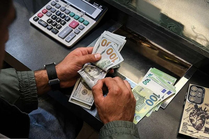 معمای «دلار ارزان» در بازار آزاد!